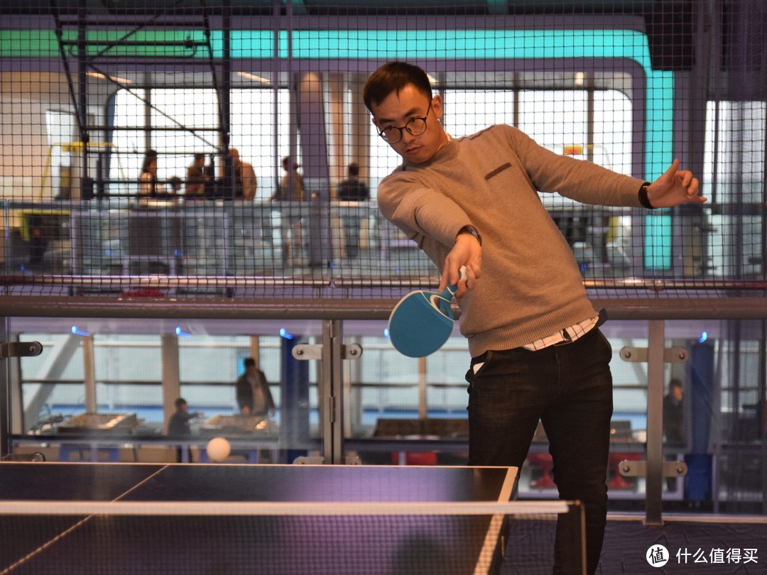 同事刘国球的优雅接球，到了第三天乒乓球都给大妈大爷拿光了。。。工作人员直接昏过去