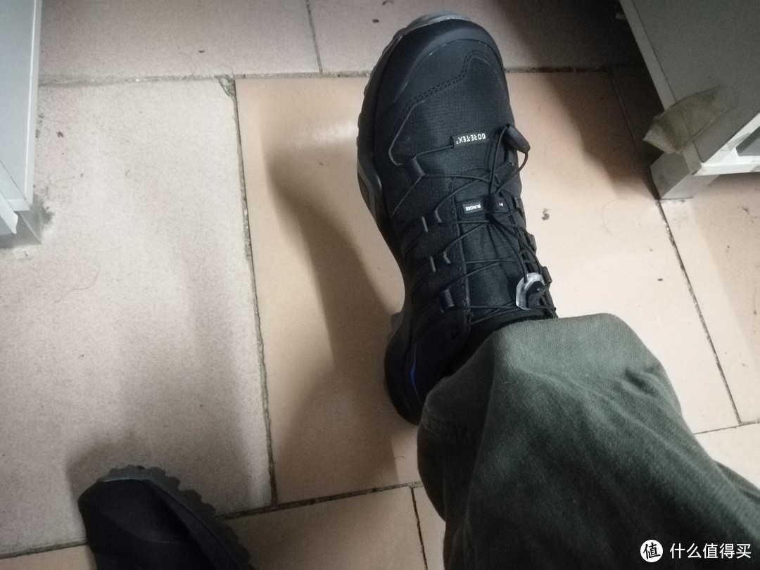 300块秋冬雨季穿什么？阿迪达斯 Adidas TERREX SWIFT R2 GTX 开箱晒单