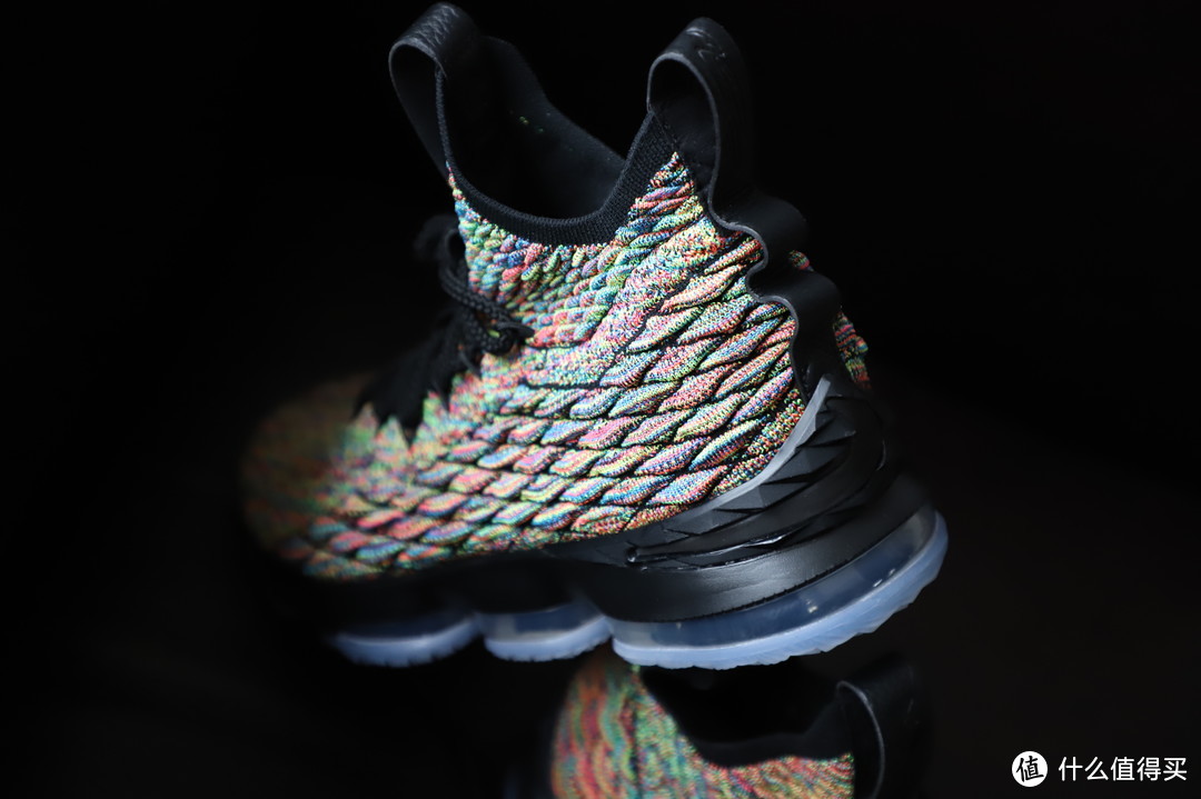 NIKE LEBRON 15 高帮黑彩虹篮球鞋