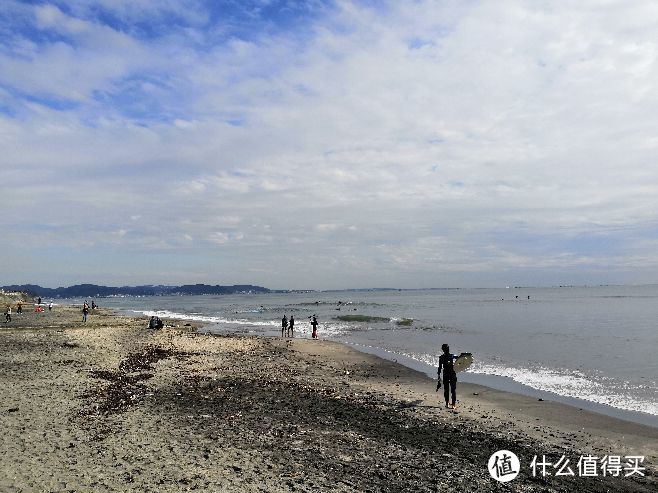 近处的那个妹子，真的很会冲浪。。。。我和LD看了很久。。。这样的场景，真的好想下去一起玩啊