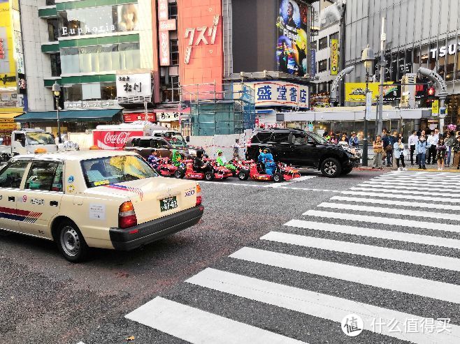涩谷！人人人人人，真的好多人。。。街头文化偶遇：马里奥车队
