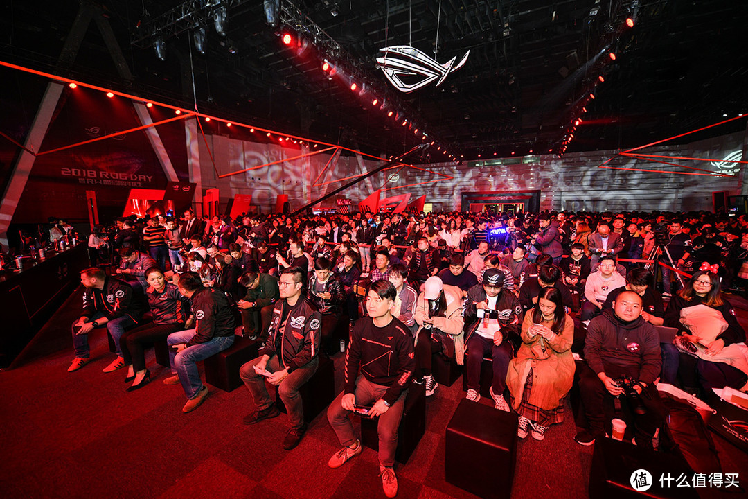 2018 ROG DAY：华硕 ROG MAXIMUS XI APEX 主板首秀