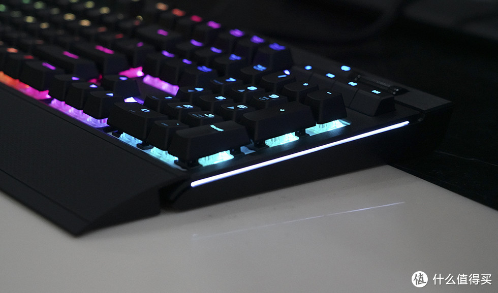 真爱粉终于获得宝贵的船票 海盗船STRAFE RGB MK.2开箱评测