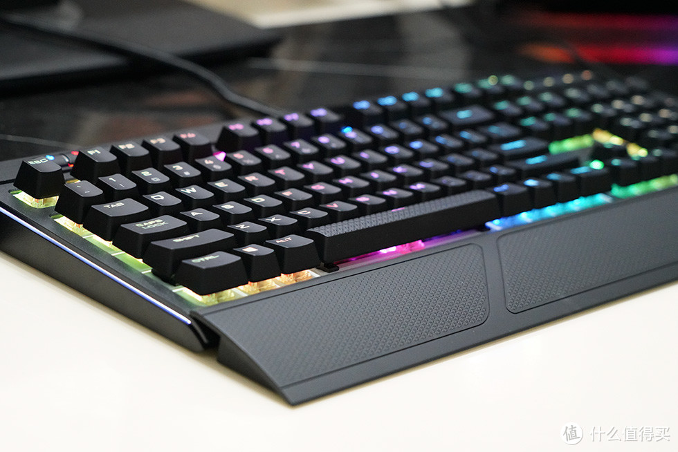 真爱粉终于获得宝贵的船票 海盗船STRAFE RGB MK.2开箱评测