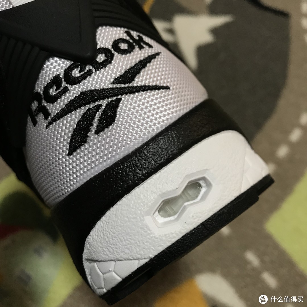 经典永不过时！Reebok PUMP FURY 黑白配色