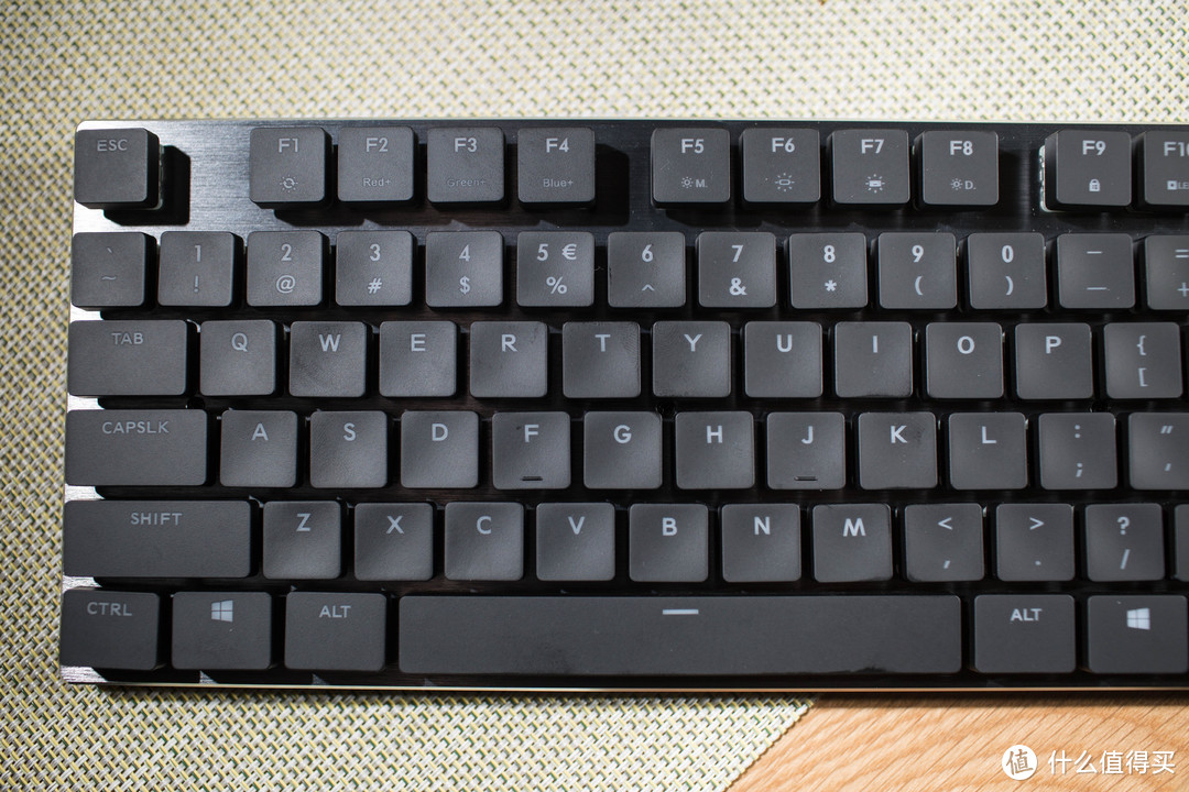 第一款樱桃矮轴，让轻薄便携与手感兼顾—酷冷至尊SK630 87键盘
