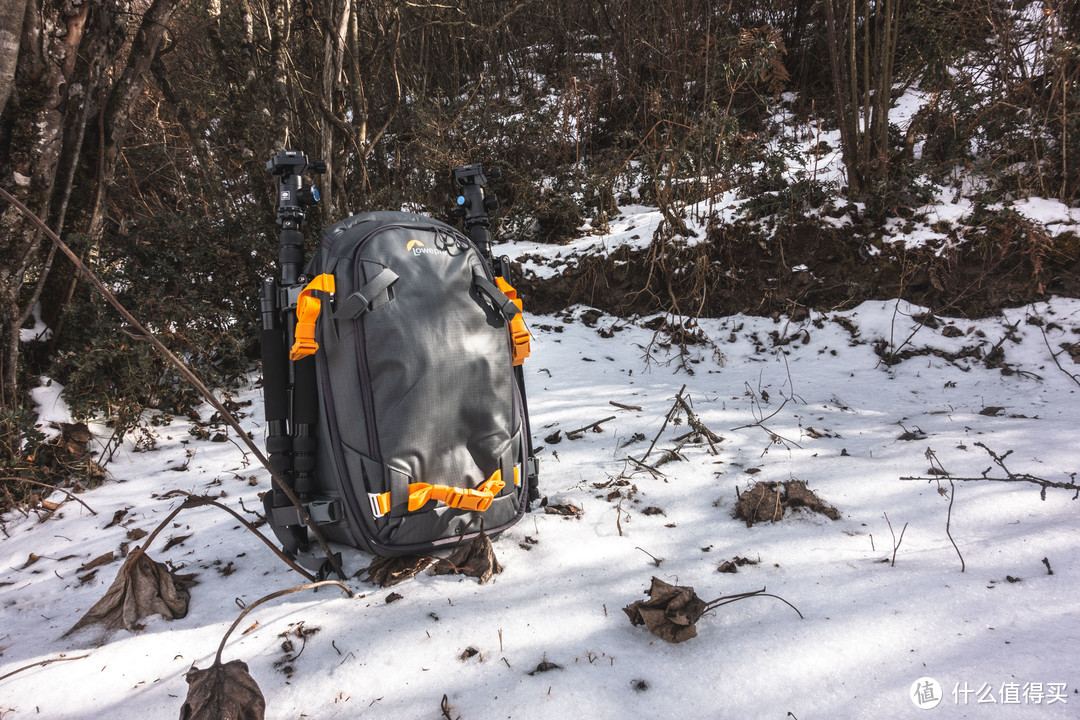 为了见一眼雪山，晒一个太阳——背着【乐摄宝 威斯乐350 AW II】摄影包来一场“户外探险”