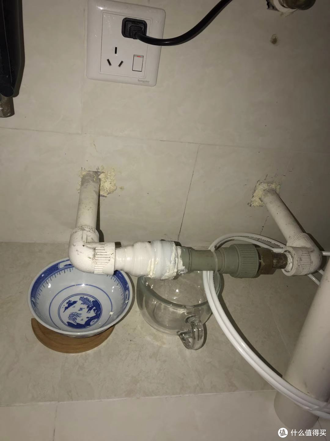 水管（明管）漏水肿么办？