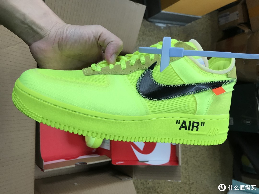 骚到飞起 THE 10:  OFF-WHITE x AIR FORCE 1 LOW 莹黄