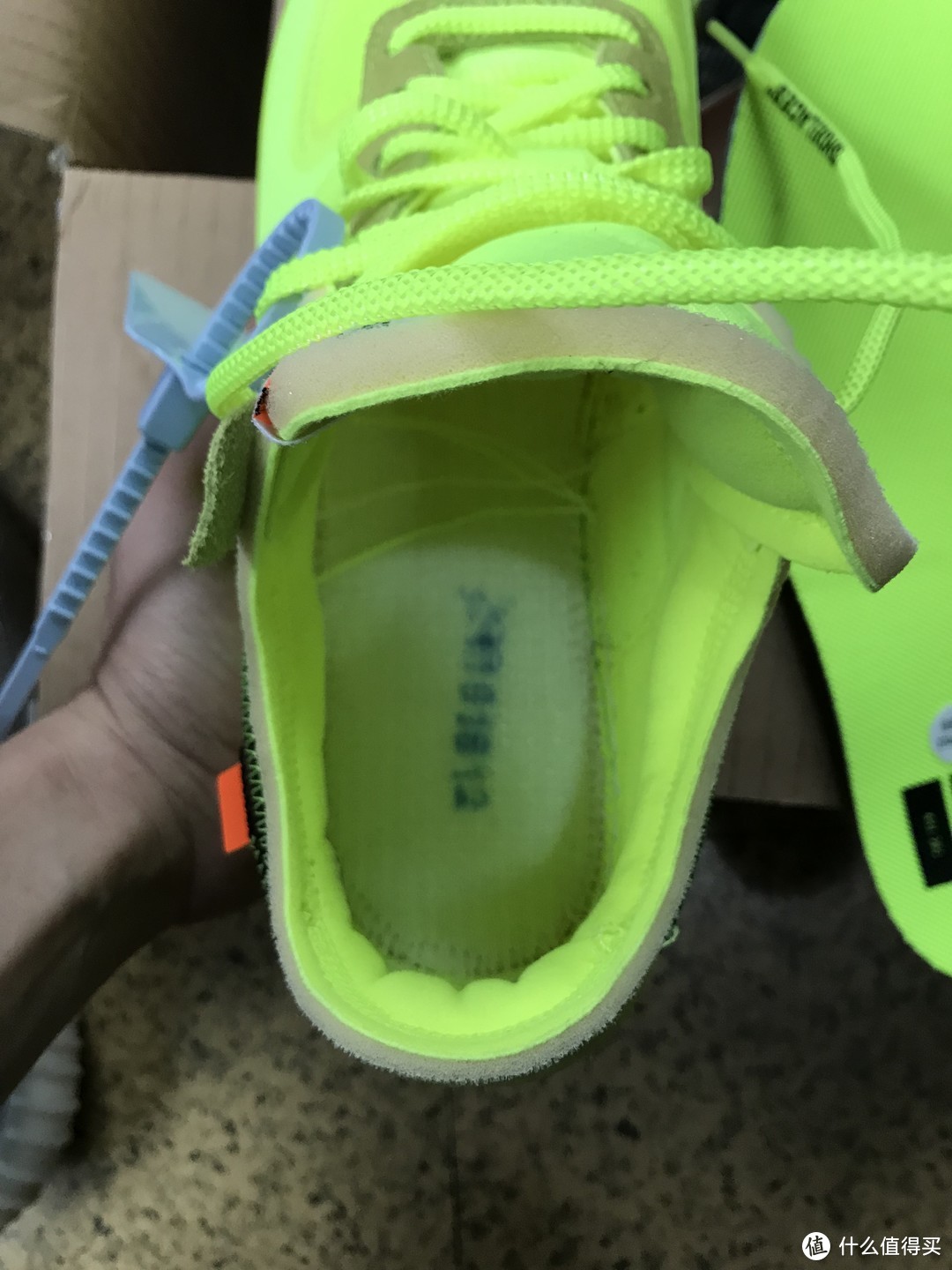 骚到飞起 THE 10:  OFF-WHITE x AIR FORCE 1 LOW 莹黄