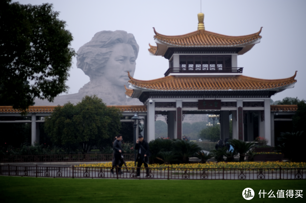 这个青年毛泽东雕像是后来修的，大概10年前的样子？