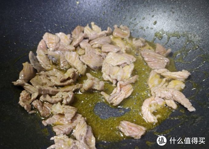 教你一道快手菜：这盘青椒肉片我可以多干两碗米饭