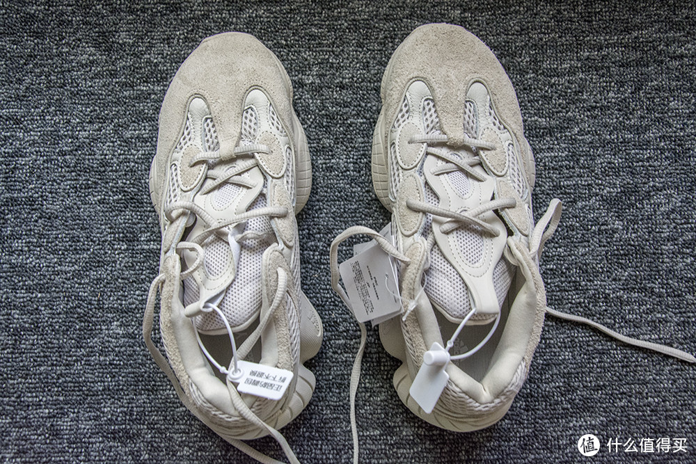 售价3000元YEEZY 500初代色值得入？详细上脚评测