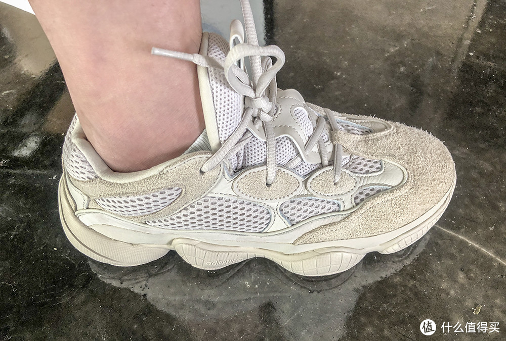 售价3000元YEEZY 500初代色值得入？详细上脚评测