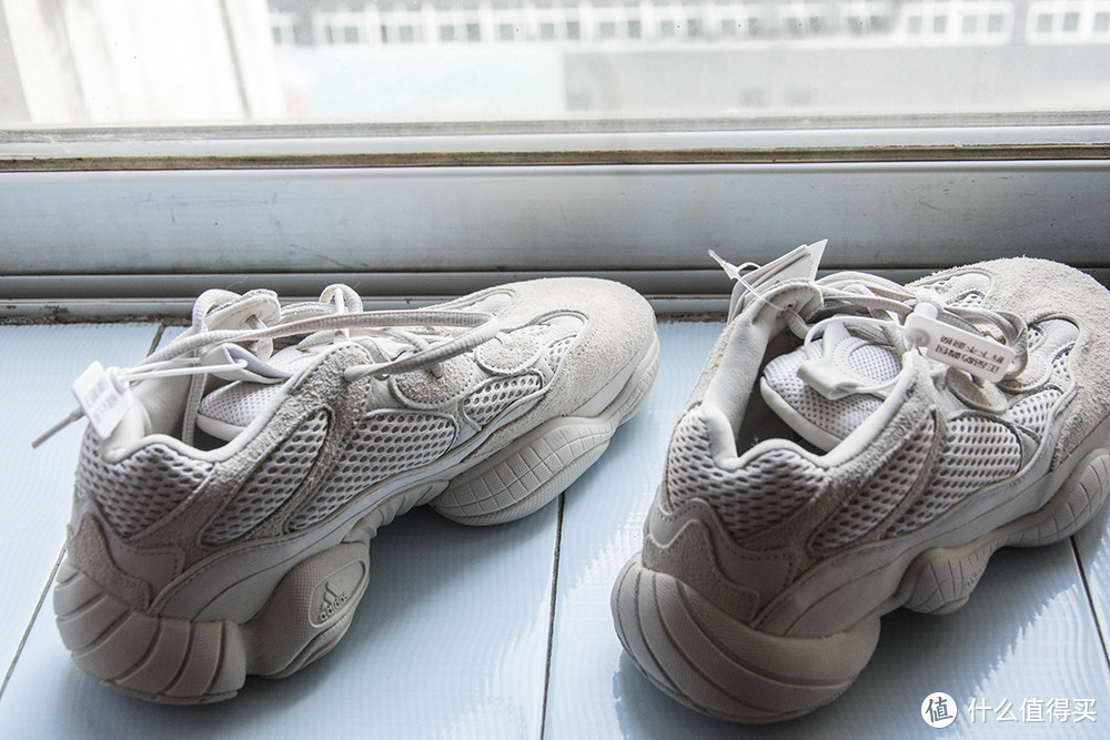 售价3000元YEEZY 500初代色值得入？详细上脚评测