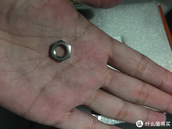 很迷你的垫圈（卖家说的防拆环），能不能防拆就不知道了