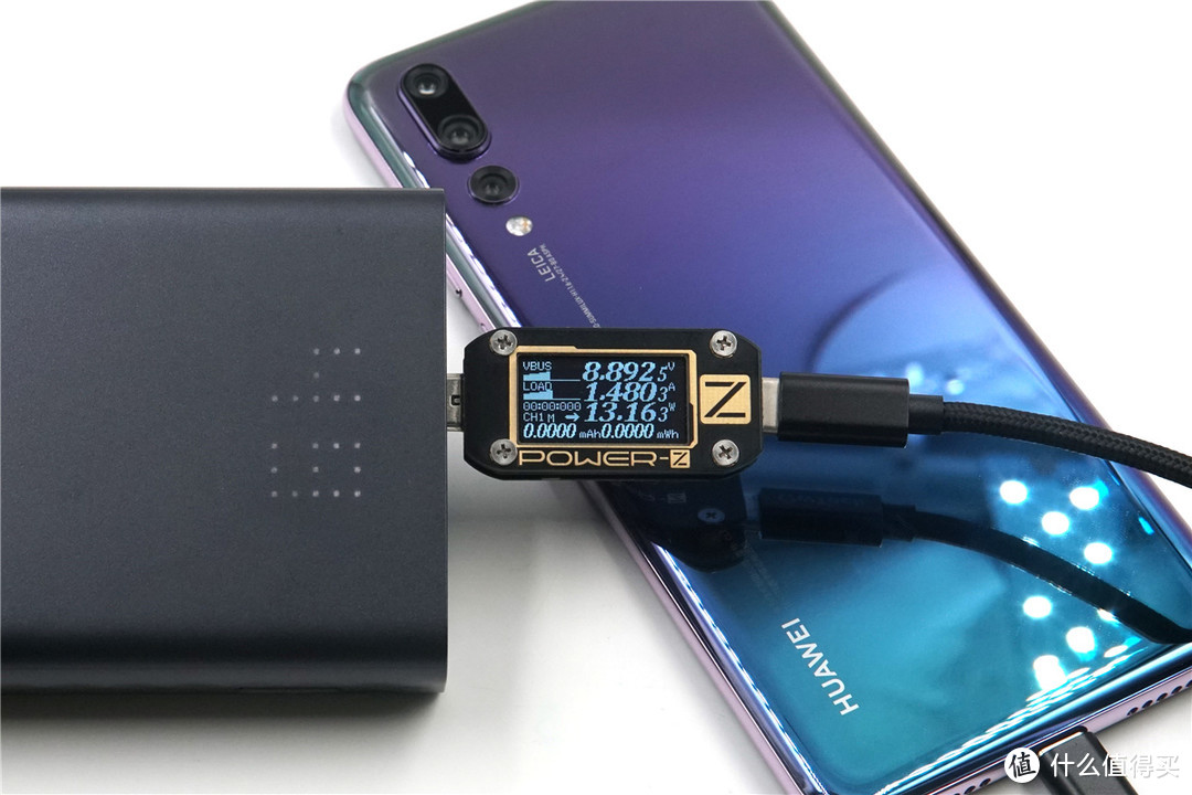 USB-C口支持27W USB PD输出，ZMI紫米 Aura 移动电源QB822开箱评测