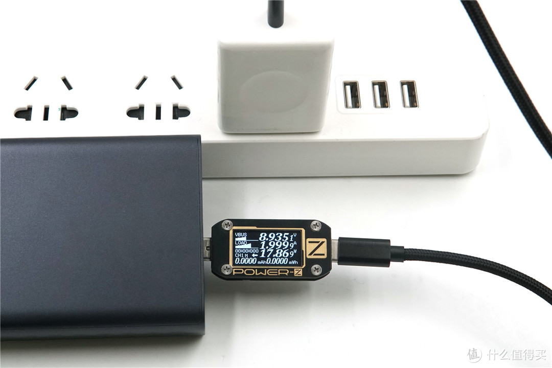 USB-C口支持27W USB PD输出，ZMI紫米 Aura 移动电源QB822开箱评测