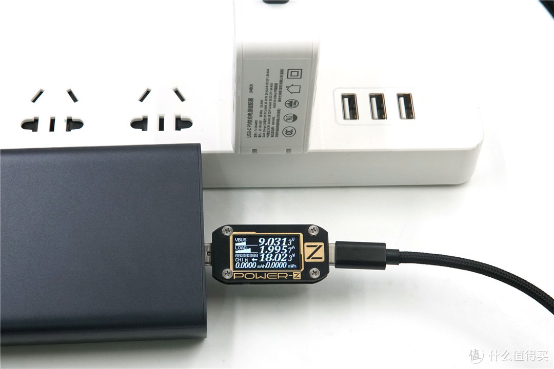 USB-C口支持27W USB PD输出，ZMI紫米 Aura 移动电源QB822开箱评测