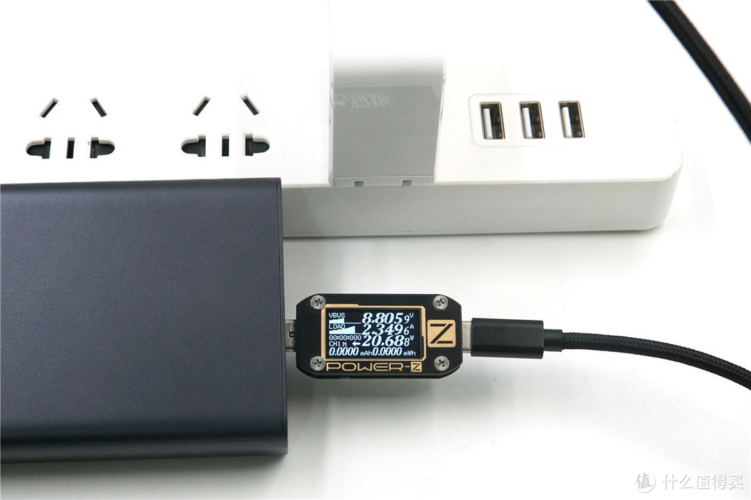 USB-C口支持27W USB PD输出，ZMI紫米 Aura 移动电源QB822开箱评测