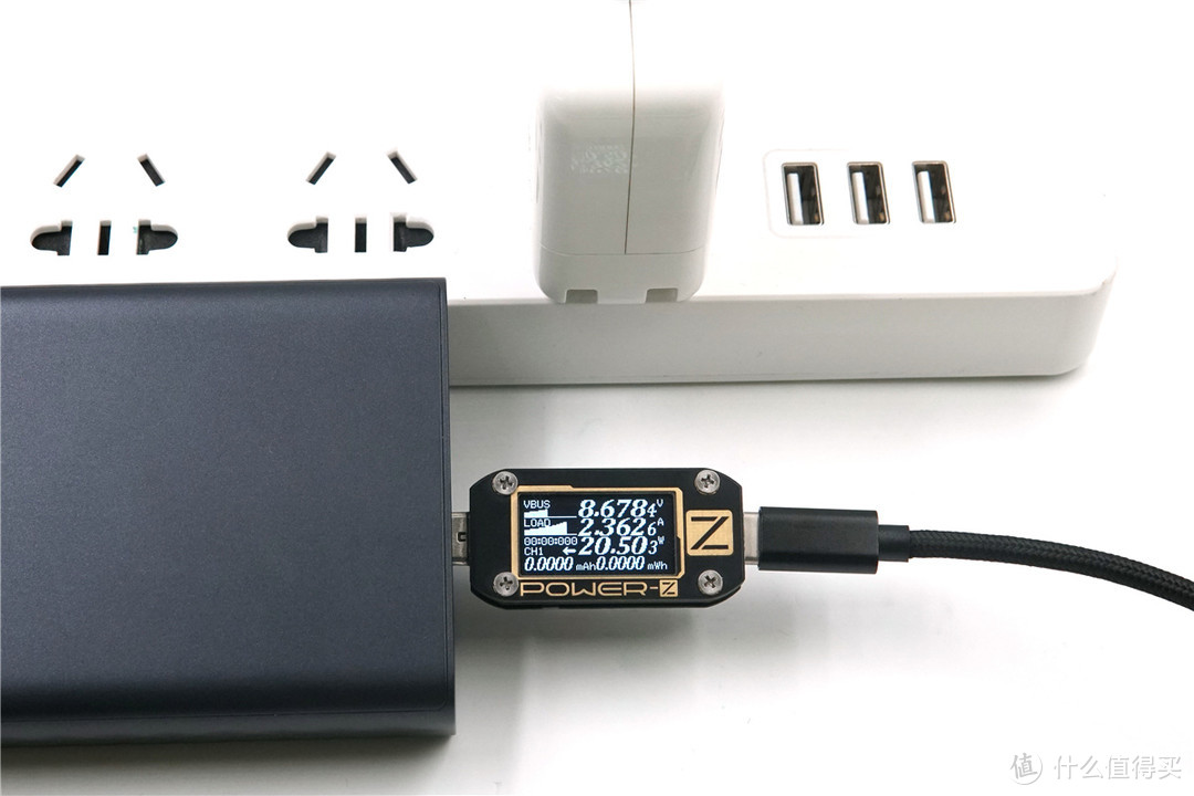 USB-C口支持27W USB PD输出，ZMI紫米 Aura 移动电源QB822开箱评测