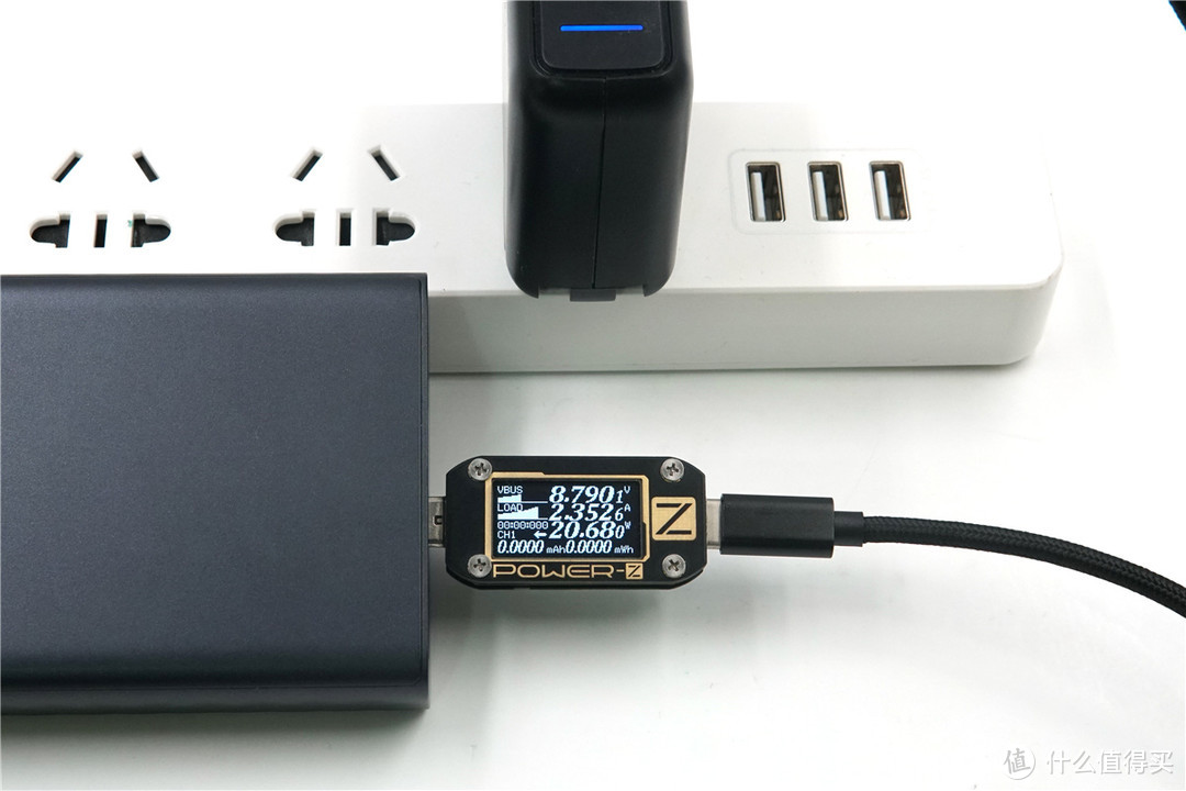 USB-C口支持27W USB PD输出，ZMI紫米 Aura 移动电源QB822开箱评测