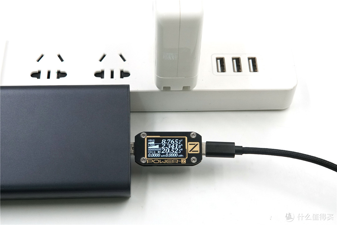 USB-C口支持27W USB PD输出，ZMI紫米 Aura 移动电源QB822开箱评测