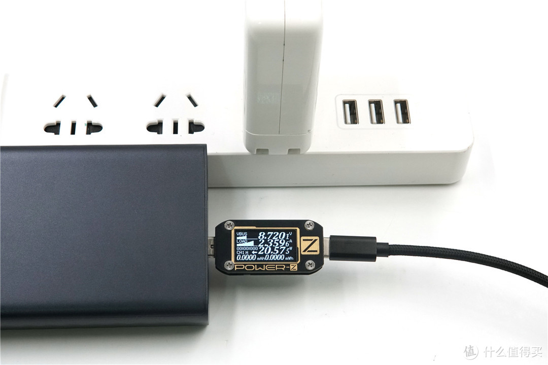 USB-C口支持27W USB PD输出，ZMI紫米 Aura 移动电源QB822开箱评测