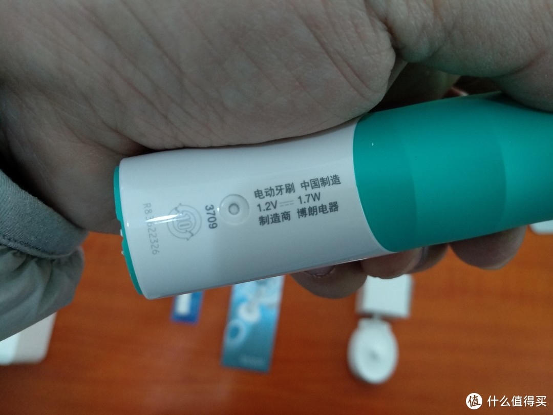 图书馆猿のOral-B 欧乐-B 牙龈专护牙膏+D12 电动牙刷简单晒