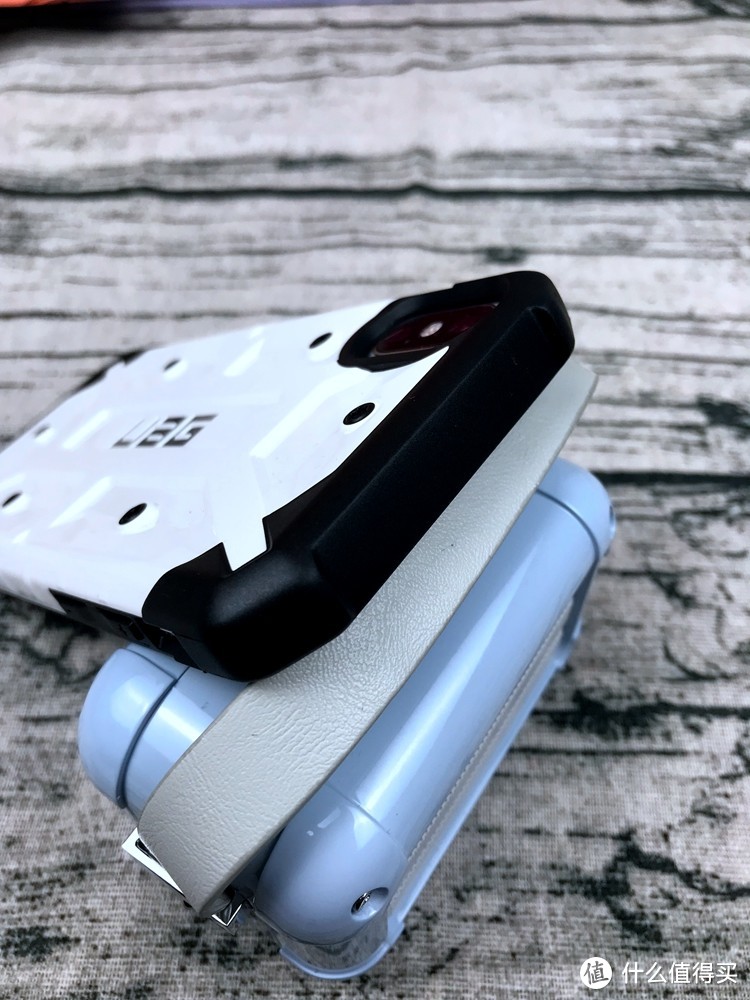 确实装了个X-UAG iPhone Xs/X 防摔手机壳 探险者系列 白色 开箱简评