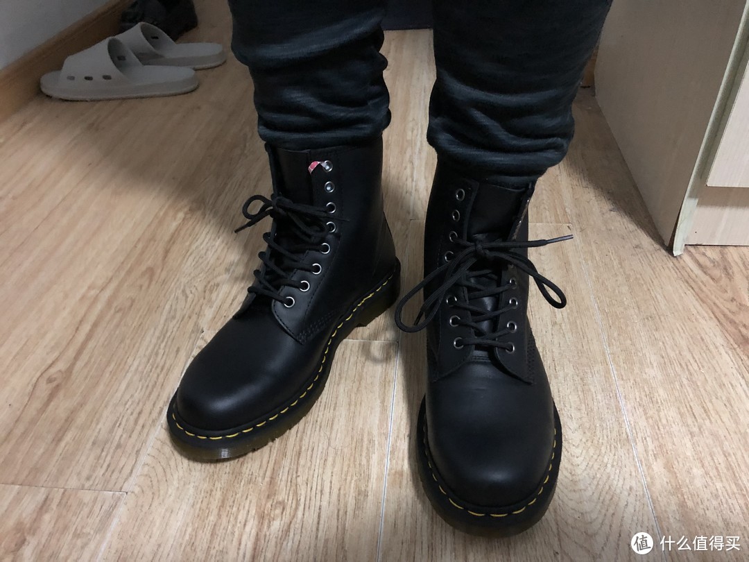 Dr. Martens 1460 软皮男士8孔马丁靴开箱上脚—附真人搭配展示