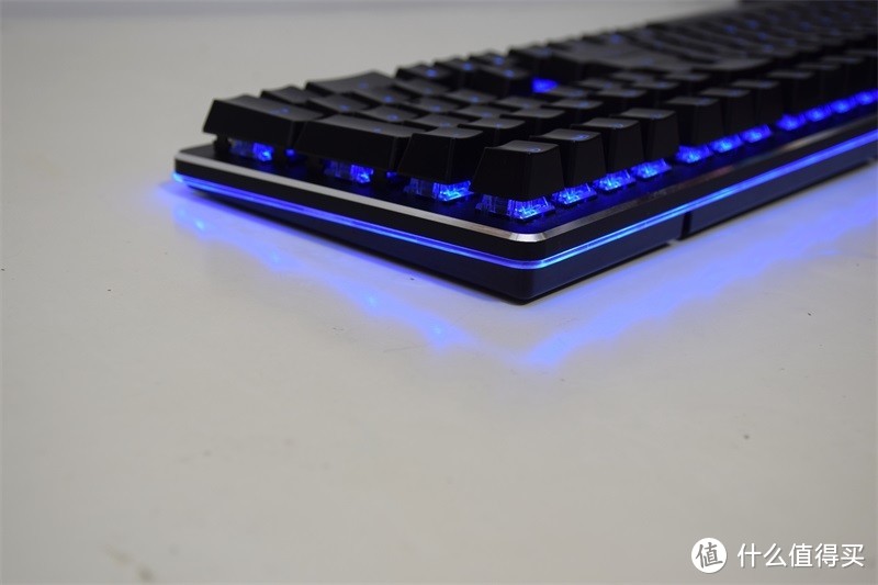 RGB键盘还能有进化版本，达尔优EK925机械键盘晒物