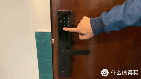 【OJJ智能门锁】您的门锁可能被撬，请及时回家查看，或联系小区保安...