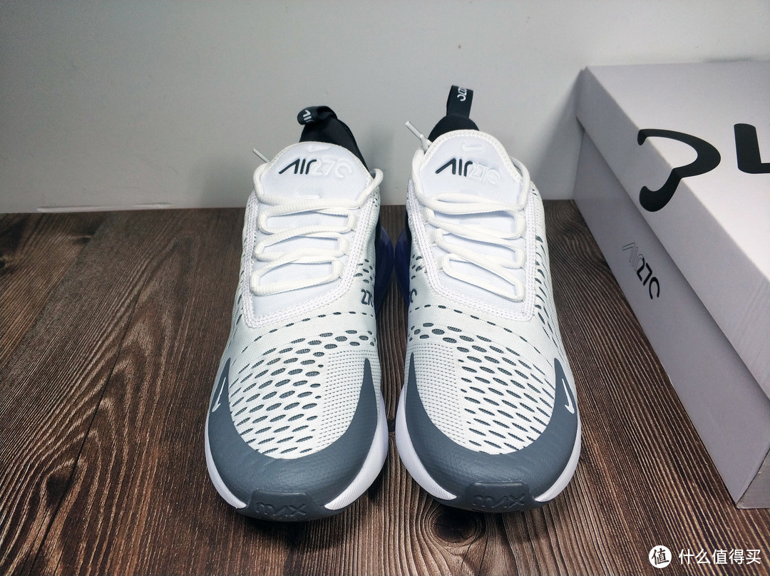 肉眼可见的超厚后跟气垫—NIKE AIR MAX 270