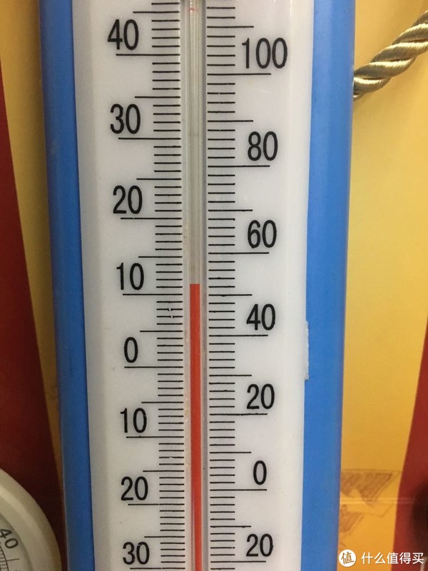 个人感觉这种温度计准确度相对来说是比较高的 .温度显示是11刻度出个头