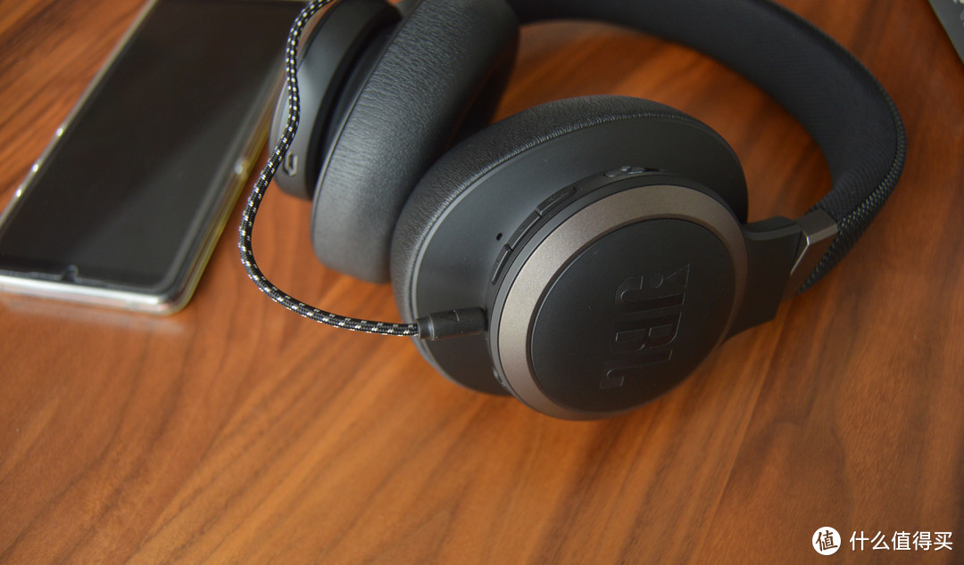 值得入坑的千元无线降噪耳机，JBL LIVE 650BTNC首款智能耳机使用体验（内有萌照）
