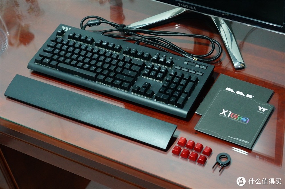 TT X1星脉RGB樱桃银轴机械键盘入手开箱小晒