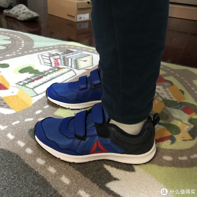 便宜好穿！Reebok ALMOTIO 4.0 儿童低帮跑步鞋