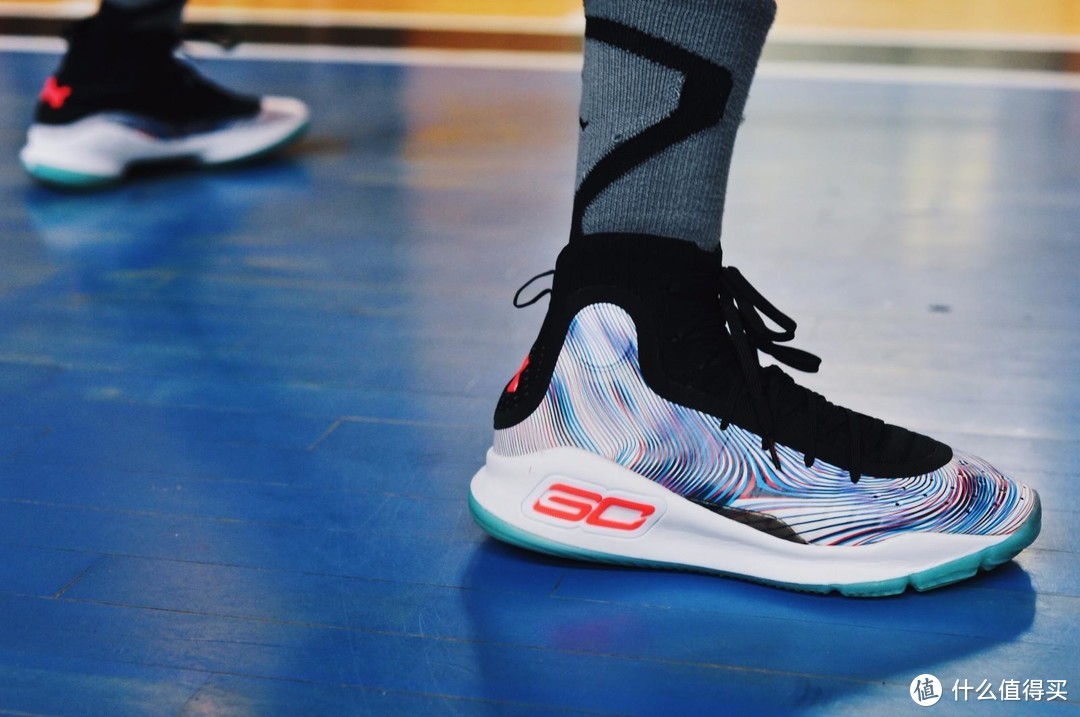 球鞋90秒第二十四期—Under Armour Curry 4