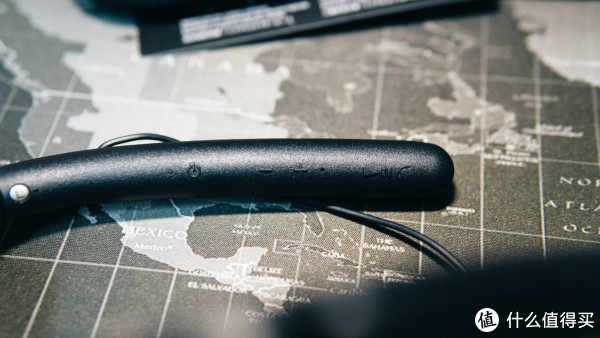 左侧4个按钮,一次是电源,音量-,音量+和开始/暂停