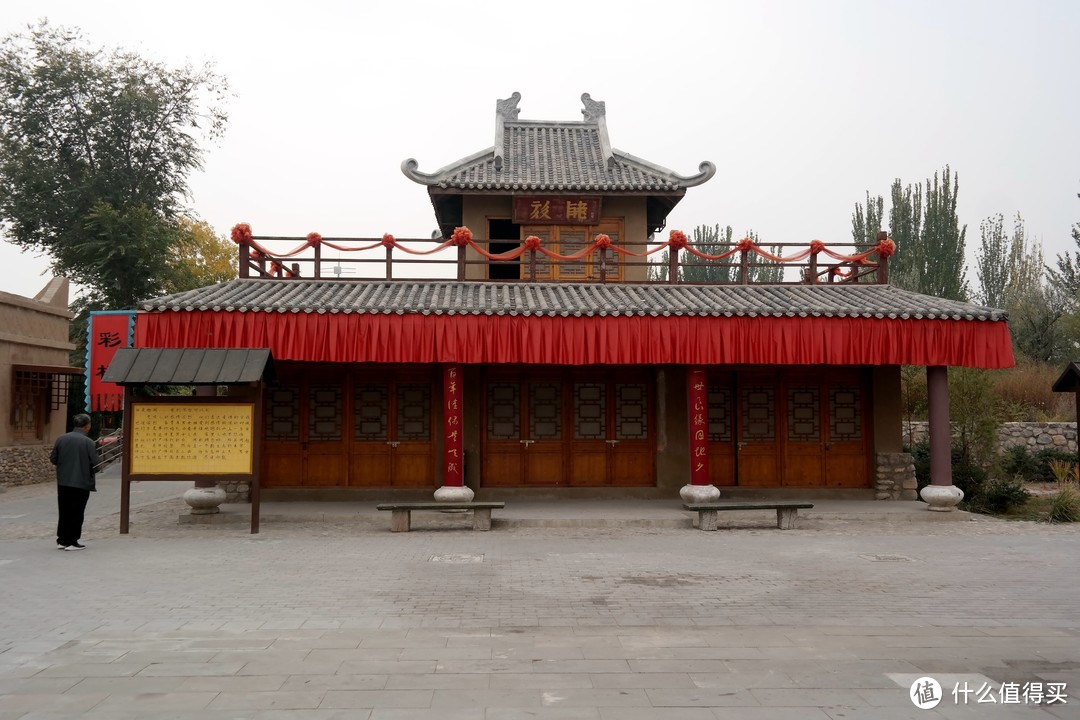 银川印象：新月白寺，古楼黄沙