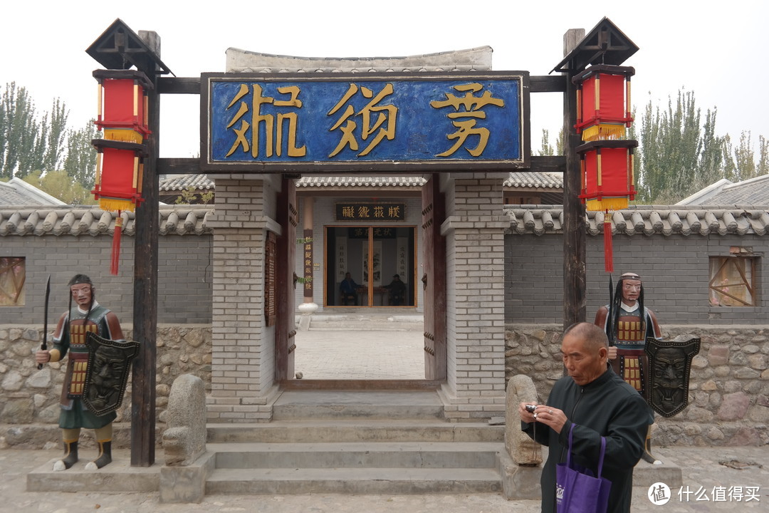 银川印象：新月白寺，古楼黄沙