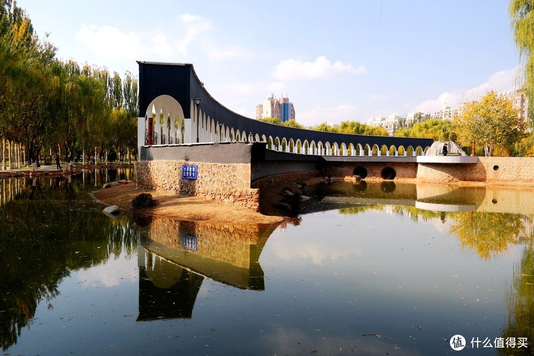 银川印象：新月白寺，古楼黄沙