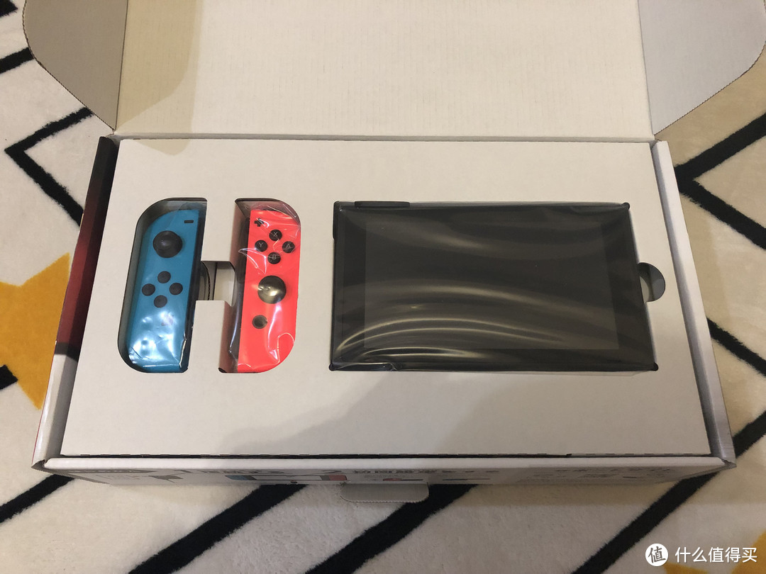 让我回想起小时候—任天堂 Nintendo Switch 掌机开箱