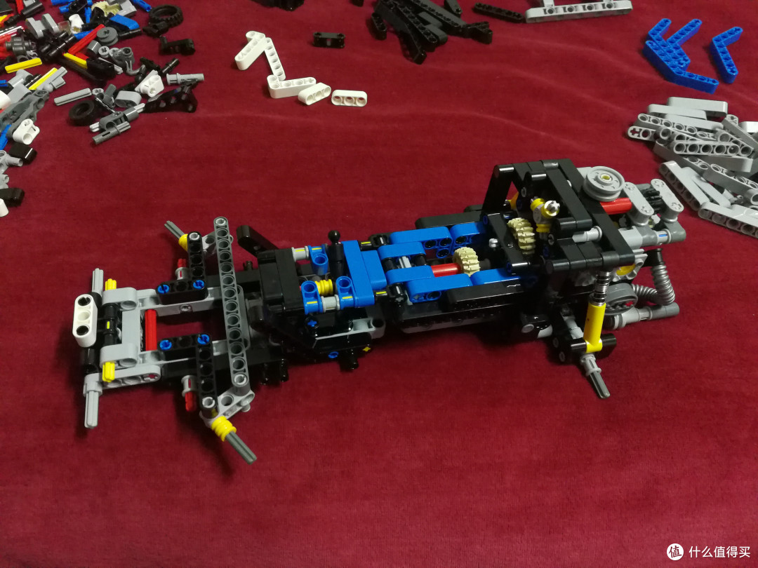 一起▼整个8860复刻版需要的零件数是566块▼2017年乐高四十周年之际