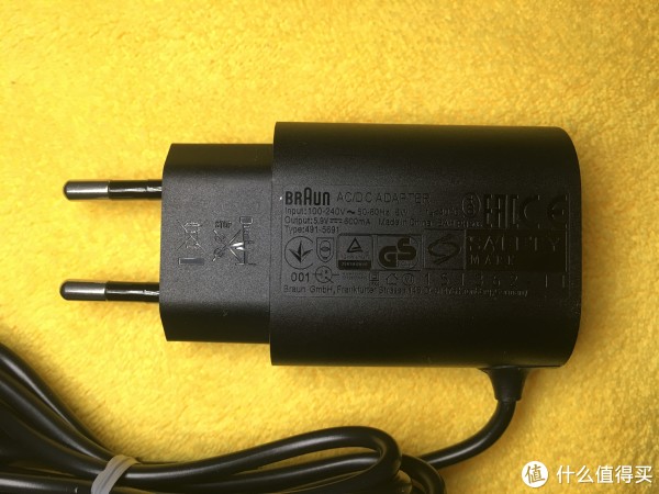 电压100~240V，不需要额外使用转换器，直插，方便