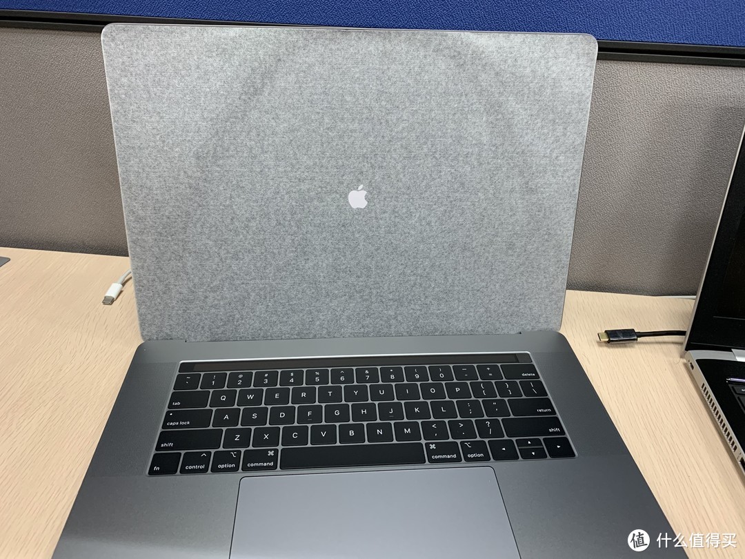 更专业的强劲：Apple 苹果 2018款MacBook Pro 15寸选配开箱