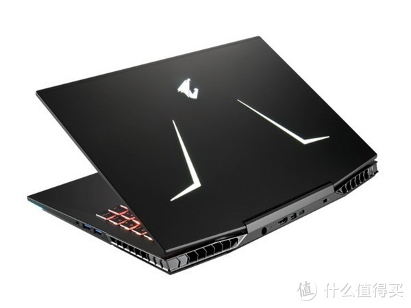 搭RTX 20 MAX-Q显卡、144Hz IPS高刷屏：GIGABYTE 技嘉 发布 AORUS 15 轻薄游戏本