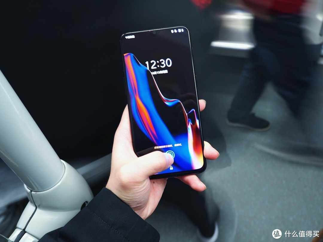 ​ 如何做一部「优秀水桶机」？OnePlus 6T给你答案