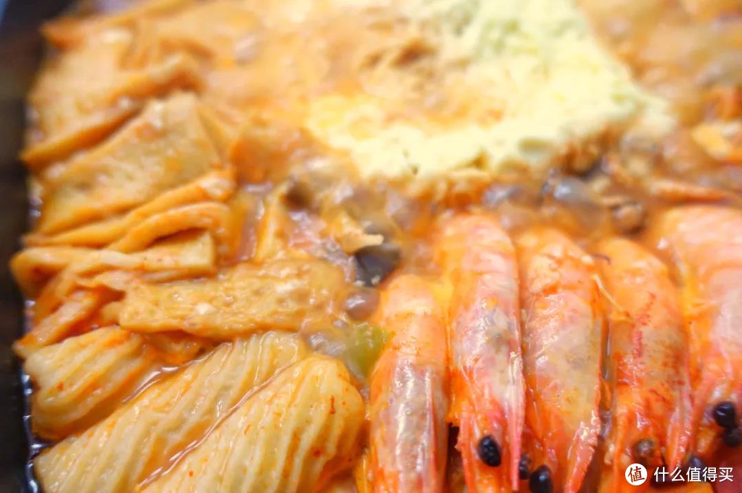 最爱的虾，蔬菜，肉！！只要在锅里煮一煮涮一涮就OK，关键是吃完之后身上贼暖和啊！！  